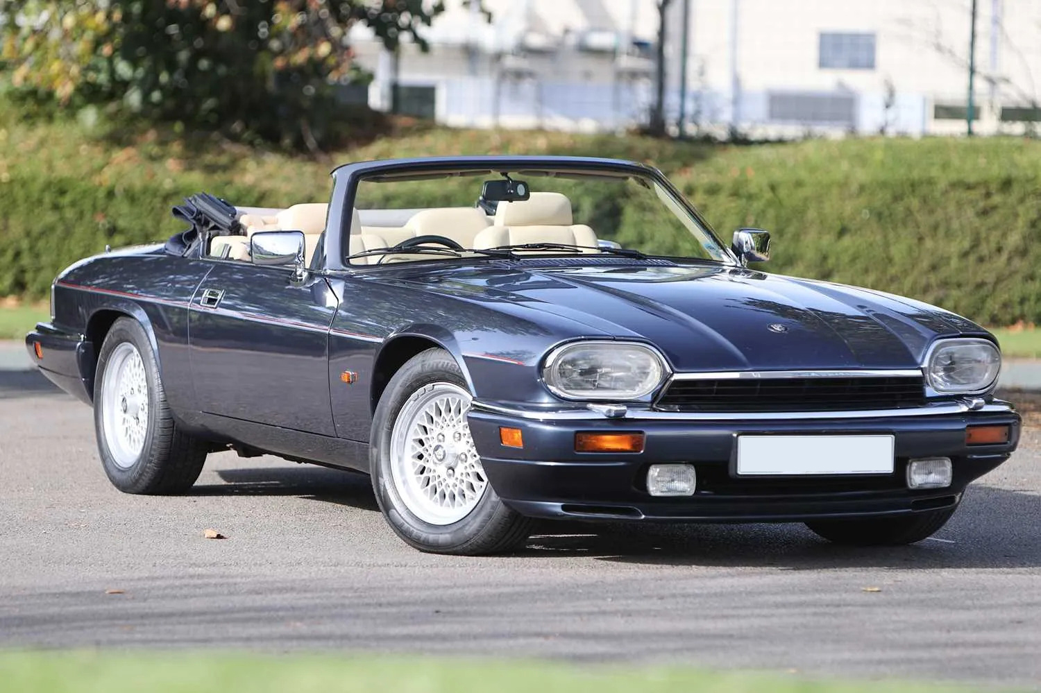 Jaguar XJ S front new