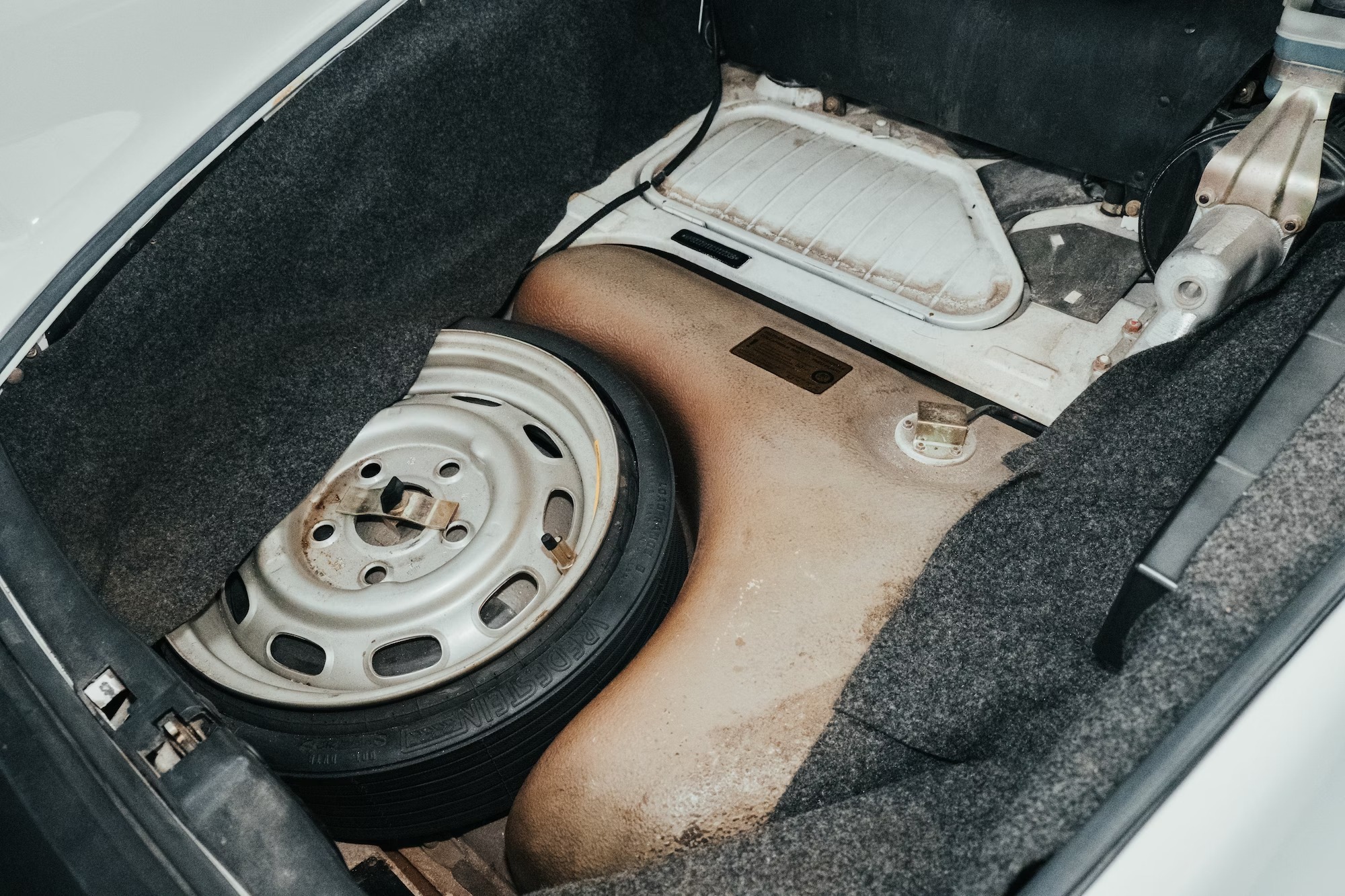 Porsche 911 SC bonet 1 IMGCentury