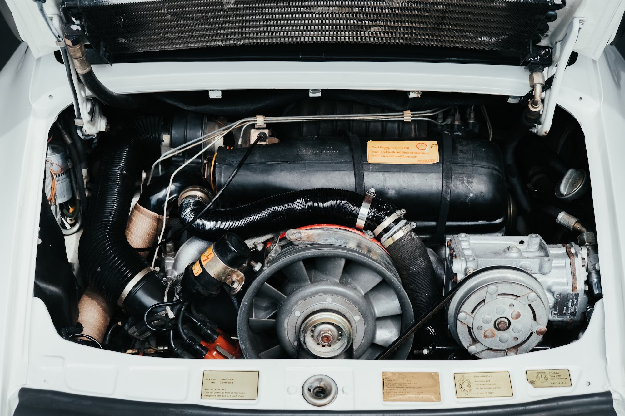 Porsche 911 SC engine 4 IMGCentury