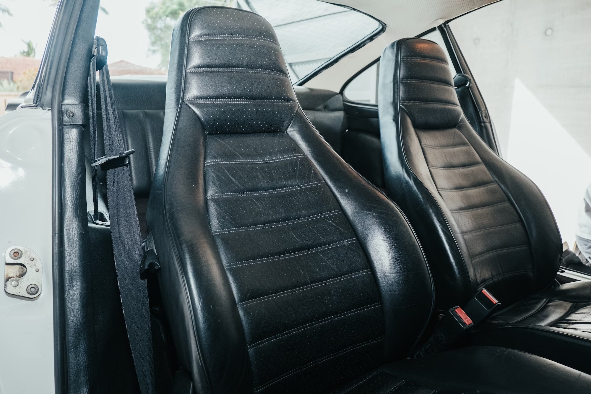 Porsche 911 SC front seats 7 IMGCentury