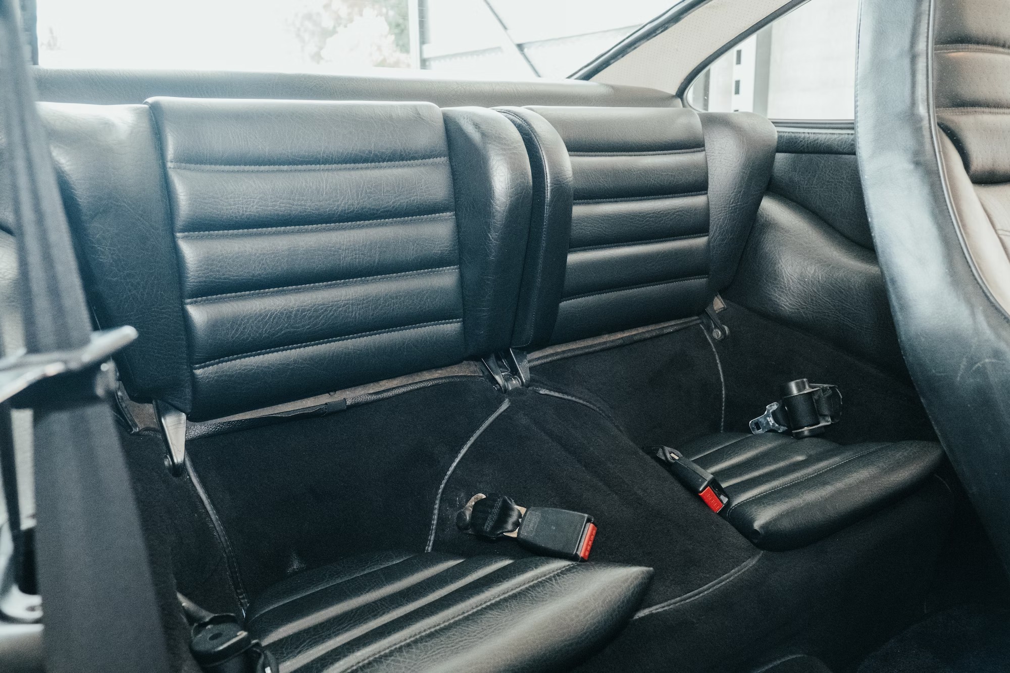 Porsche 911 SC rear seats 17 IMGCentury