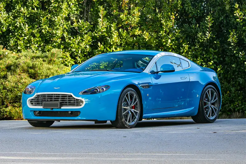 Aston Martin v8 Vantage 2010